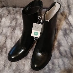 Black zip up boots 9 1/2